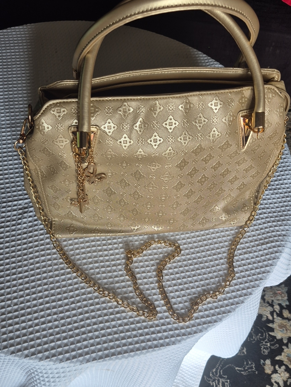 Elegant Gold Tote Handbag with Chain Strap